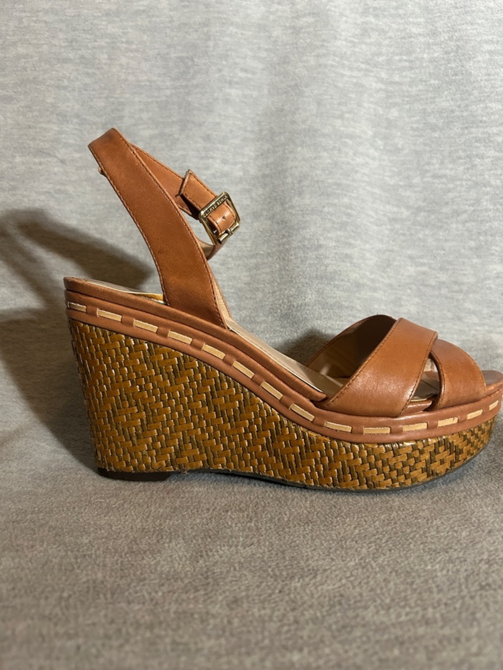 VINCE CAMUTO Leather Strappy Cognac Color Woven Look Platform  Wedge Heel Size 8 - Picture 2 of 10